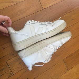 VEJA V-10 Sneakers
